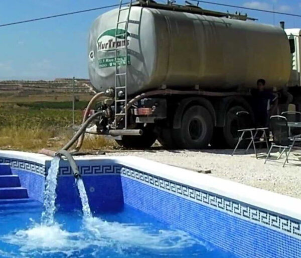5 Tips Filling a Pool with a Water Truck (All You Need to Know)